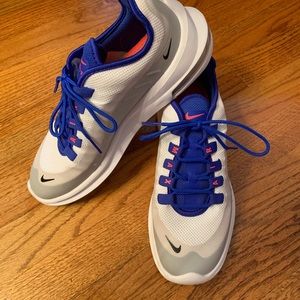 VGUC WOMEMS NIKE TENNIS SHOES